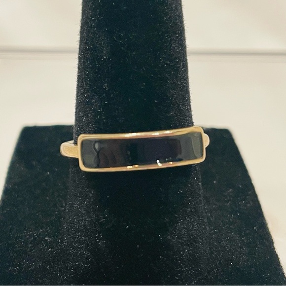 🥳BOGO! Gold Tone Ring w Onyx Center Stone. Size 7.25 - Picture 1 of 6